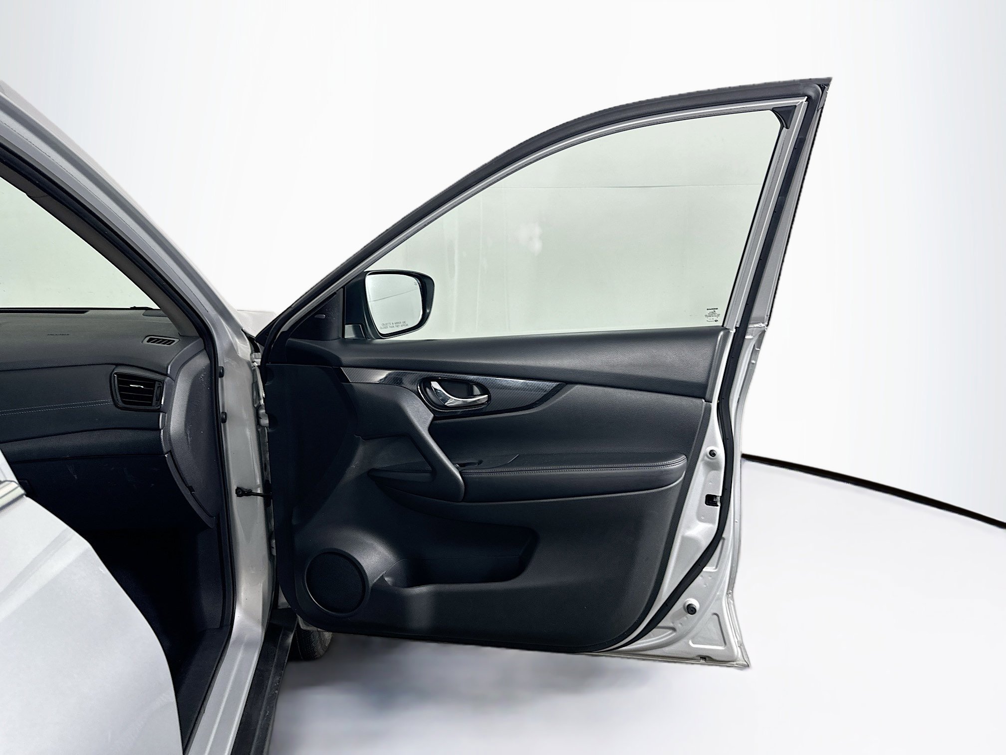 Used 2019 Nissan Rogue SL image 32