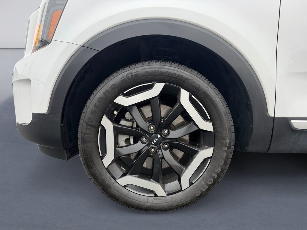 Used 2023 Kia Telluride EX w/ EX Captain's Chair Package image 9