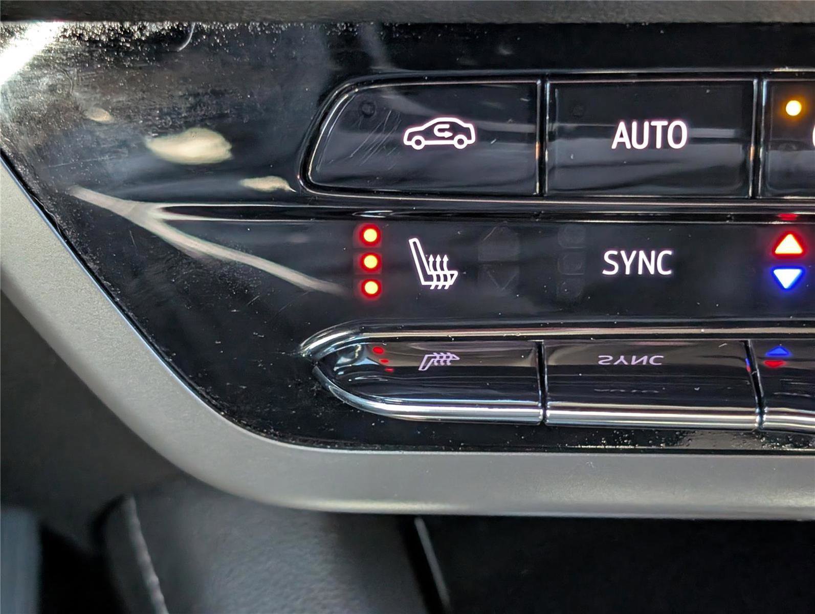 Used 2023 Buick Envision Essence image 26