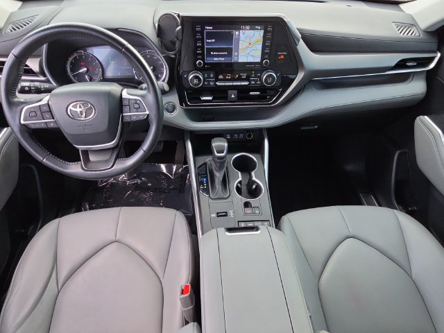 Used 2022 Toyota Highlander XLE FWD image 13