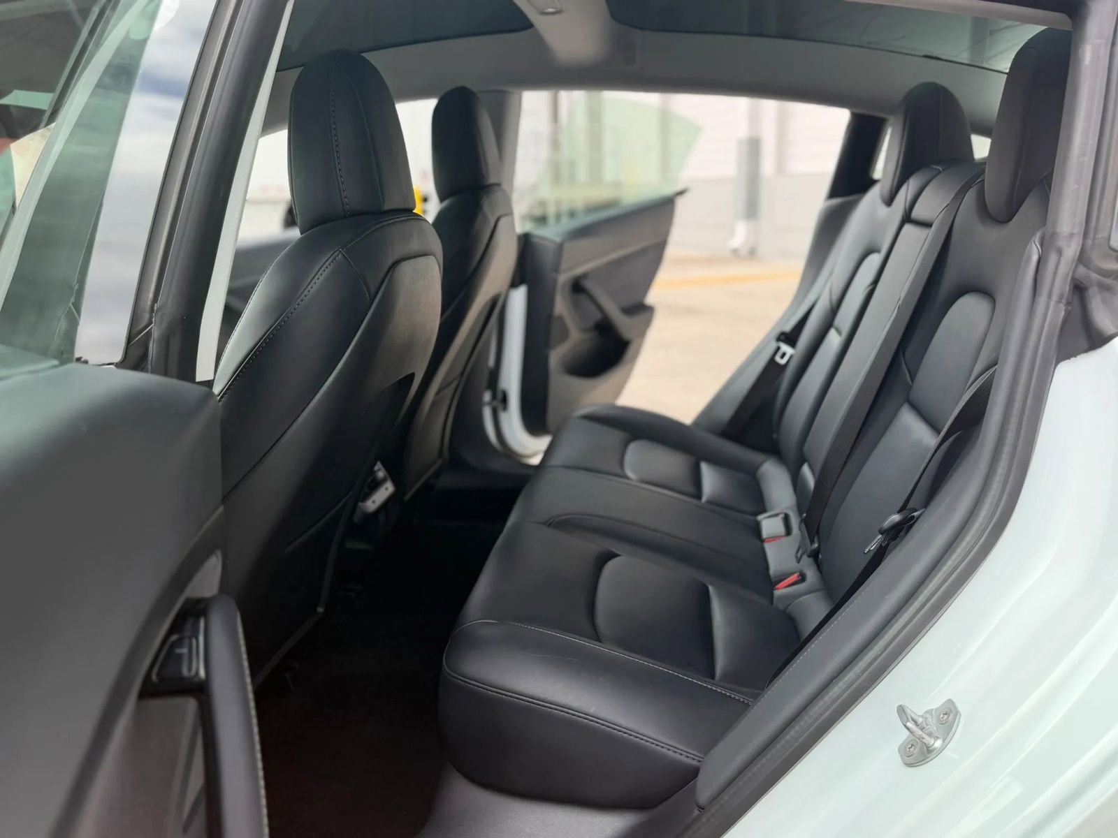 Used 2020 Tesla Model 3 Standard Range RWD image 18