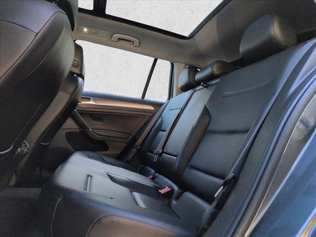 Used 2017 Volkswagen Golf S image 21