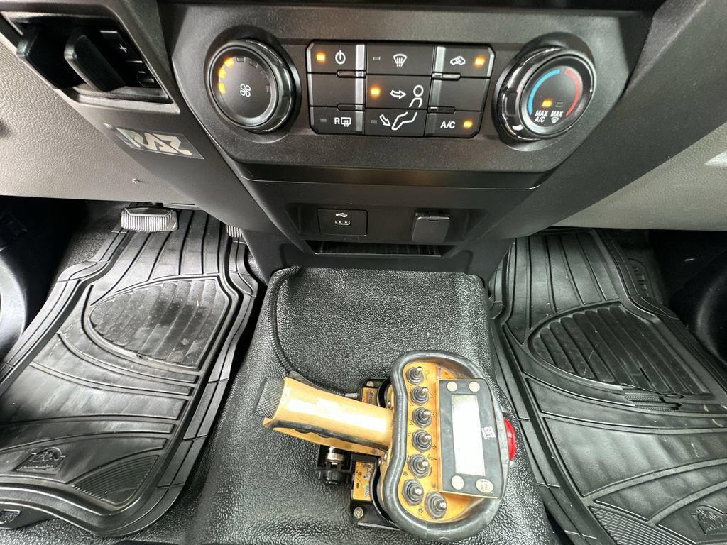 Used 2019 Ford F550 4x4 Regular Cab Super Duty image 17