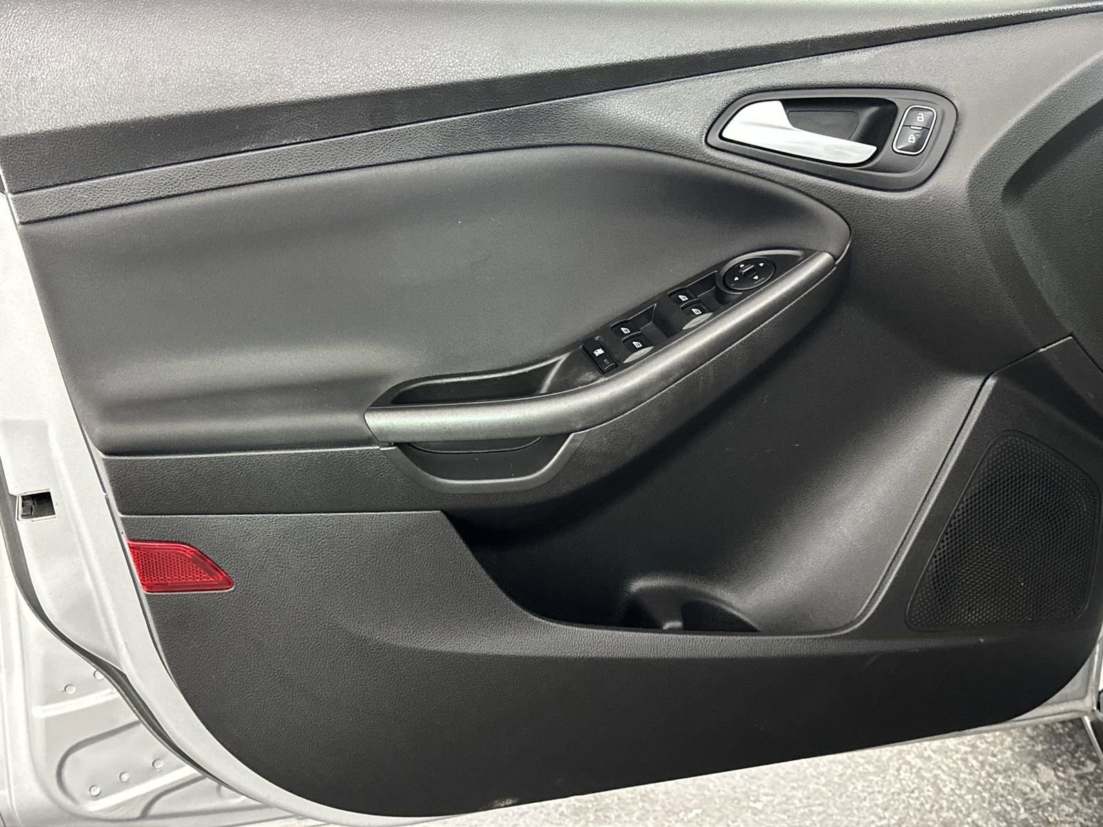 Used 2018 Ford Focus SEL w/ Cold Weather Package image 30