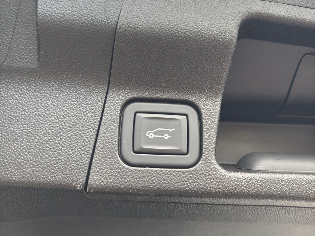 Used 2023 GMC Acadia SLT w/ Elevation Edition FWD image 8