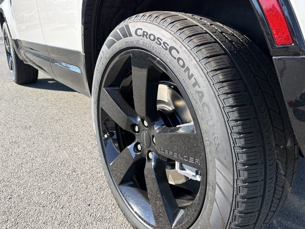 New 2026 Land Rover Defender 110 X-Dynamic SE image 9