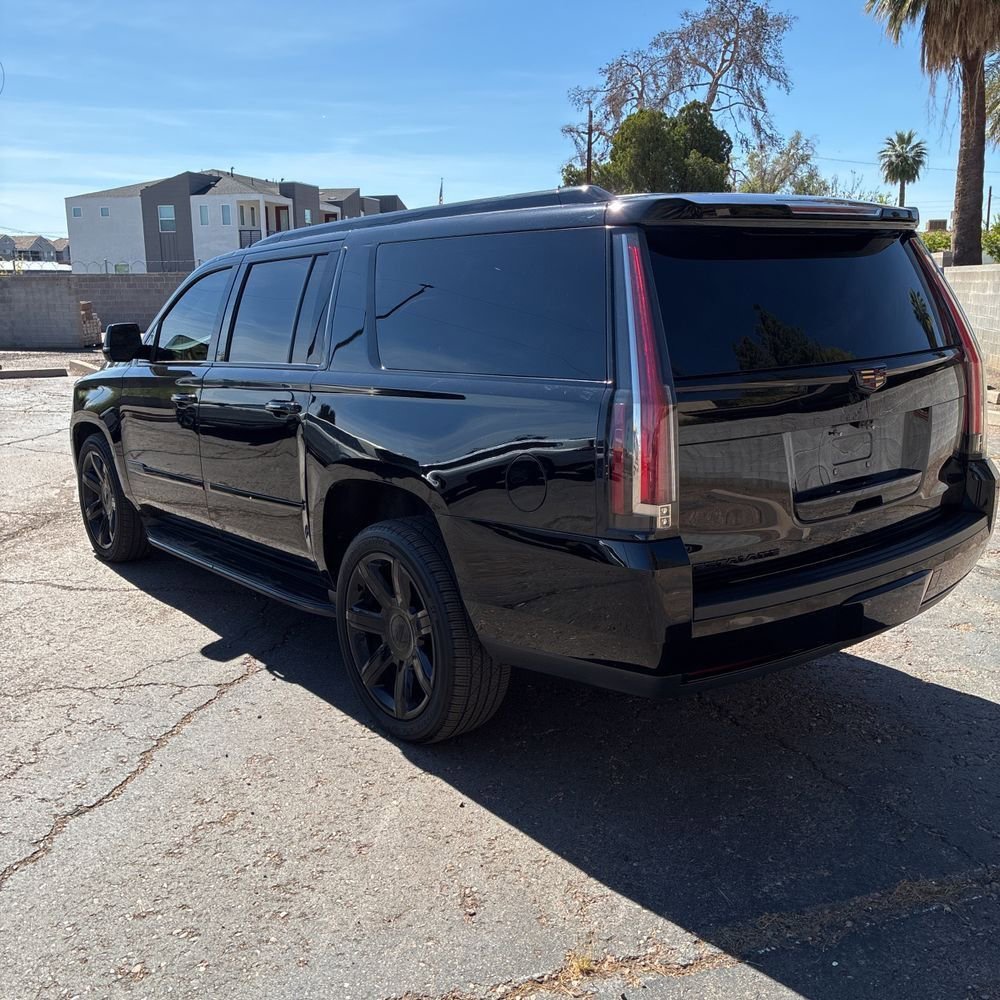 Used 2019 Cadillac Escalade ESV Premium Luxury image 4