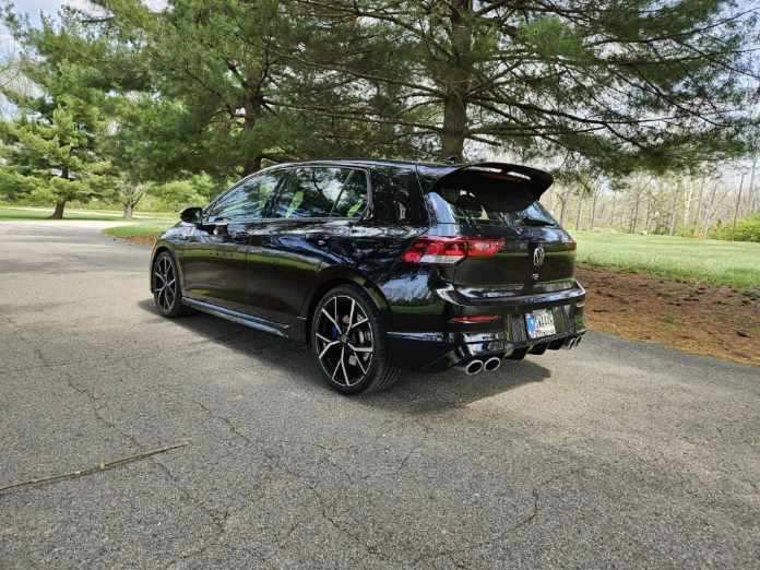 Used 2024 Volkswagen Golf R image 2