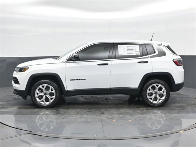 Used 2025 Jeep Compass Sport w/ Mopar Graphics Package image 10