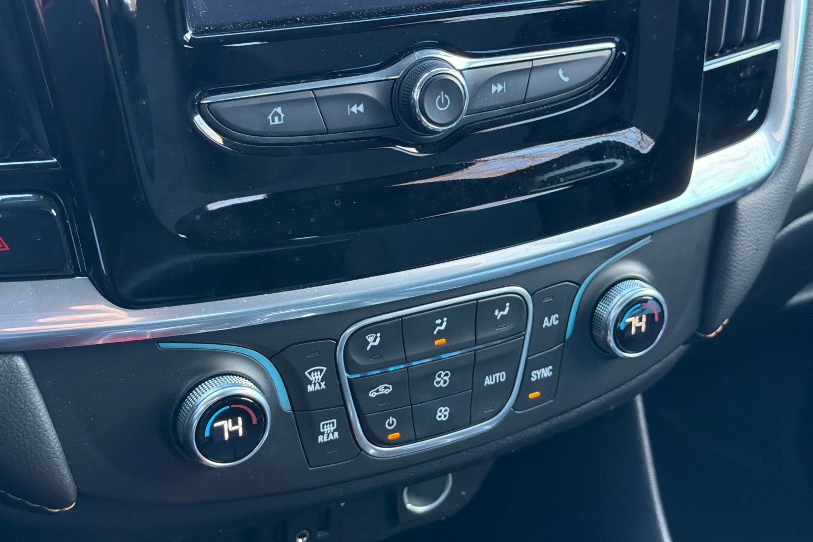 Used 2020 Chevrolet Traverse LS image 27