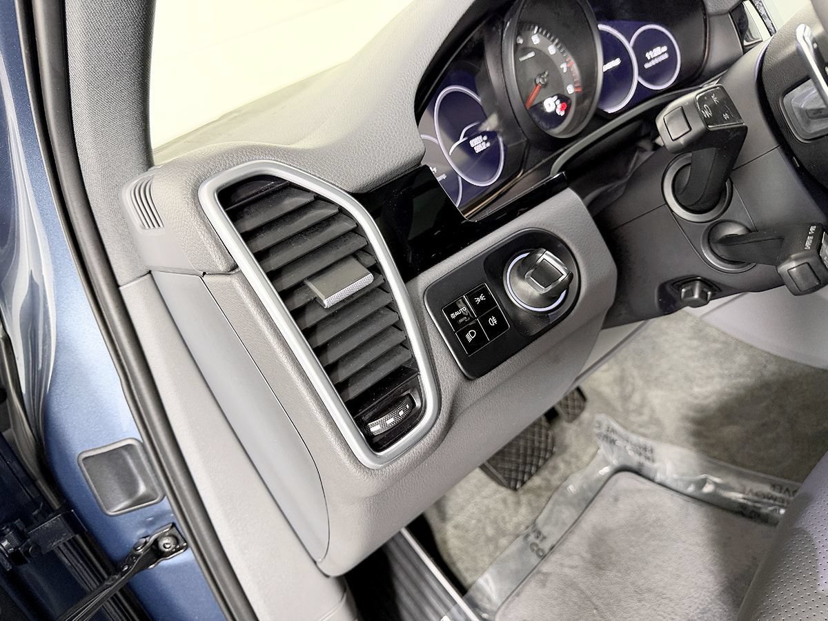 Used 2019 Porsche Cayenne AWD/4WD image 29