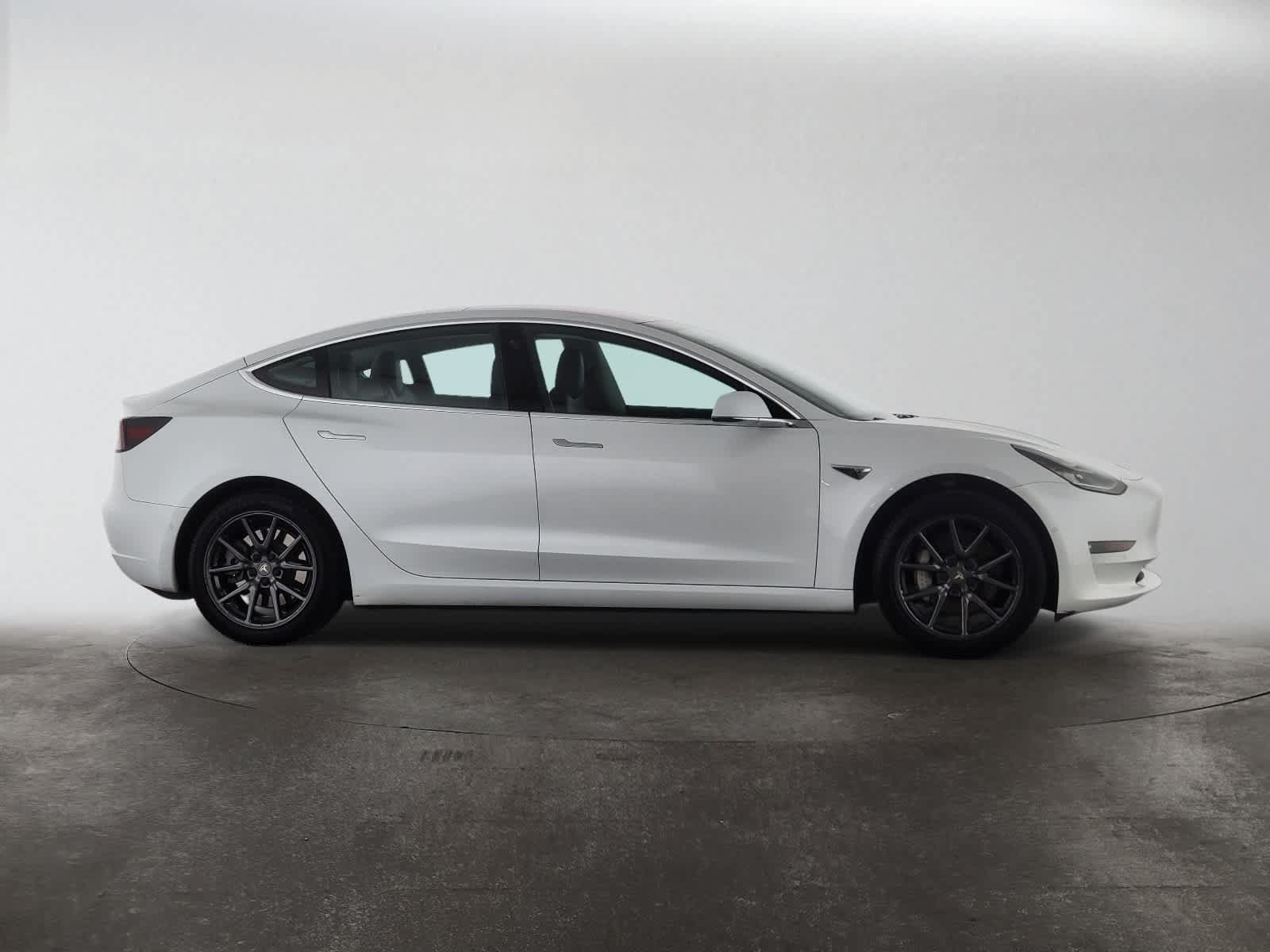 Used 2018 Tesla Model 3 Long Range RWD image 2