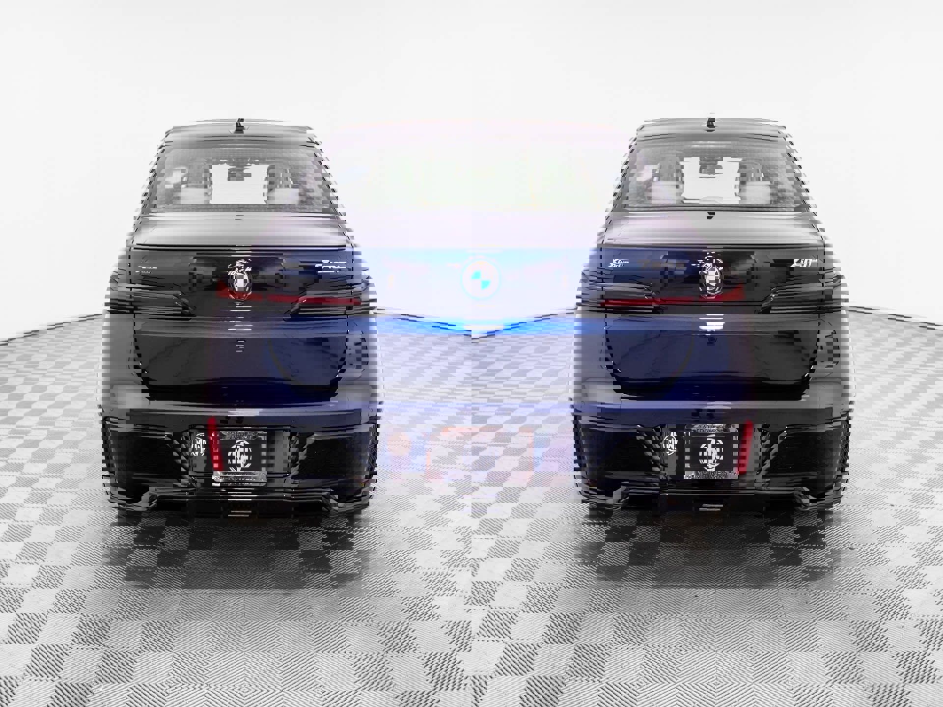 New 2026 BMW 750e xDrive image 5