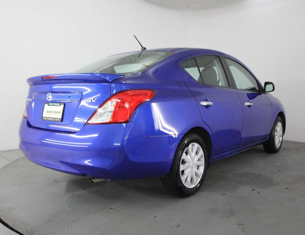 Used 2013 Nissan Versa SV w/ Convenience Pkg FWD image 9