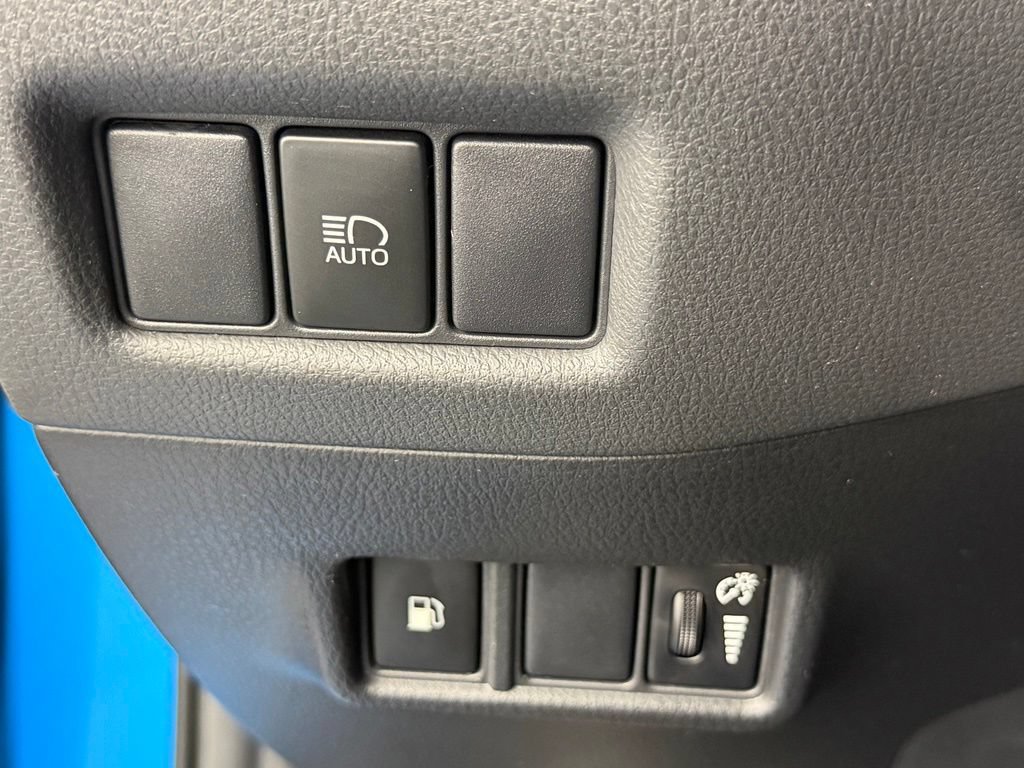Used 2019 Toyota C-HR XLE FWD image 28