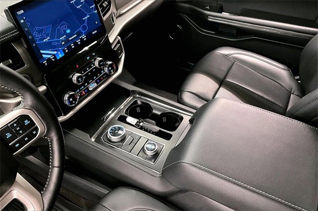 Used 2022 Ford Expedition XLT image 13