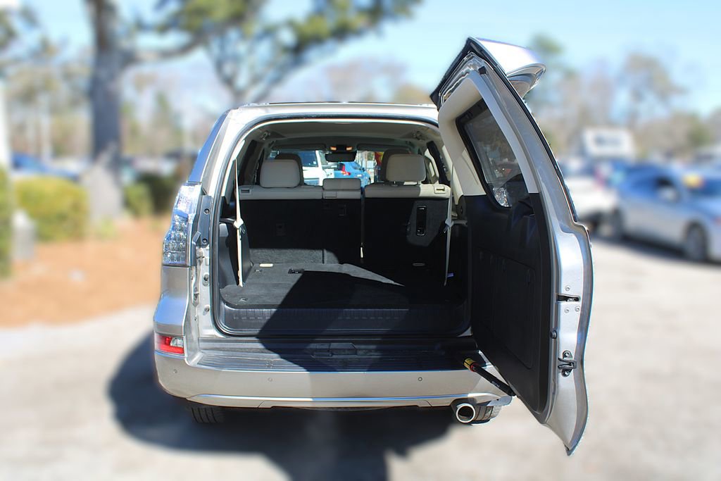 Used 2023 Lexus GX 460 Premium w/ Premium Package image 10