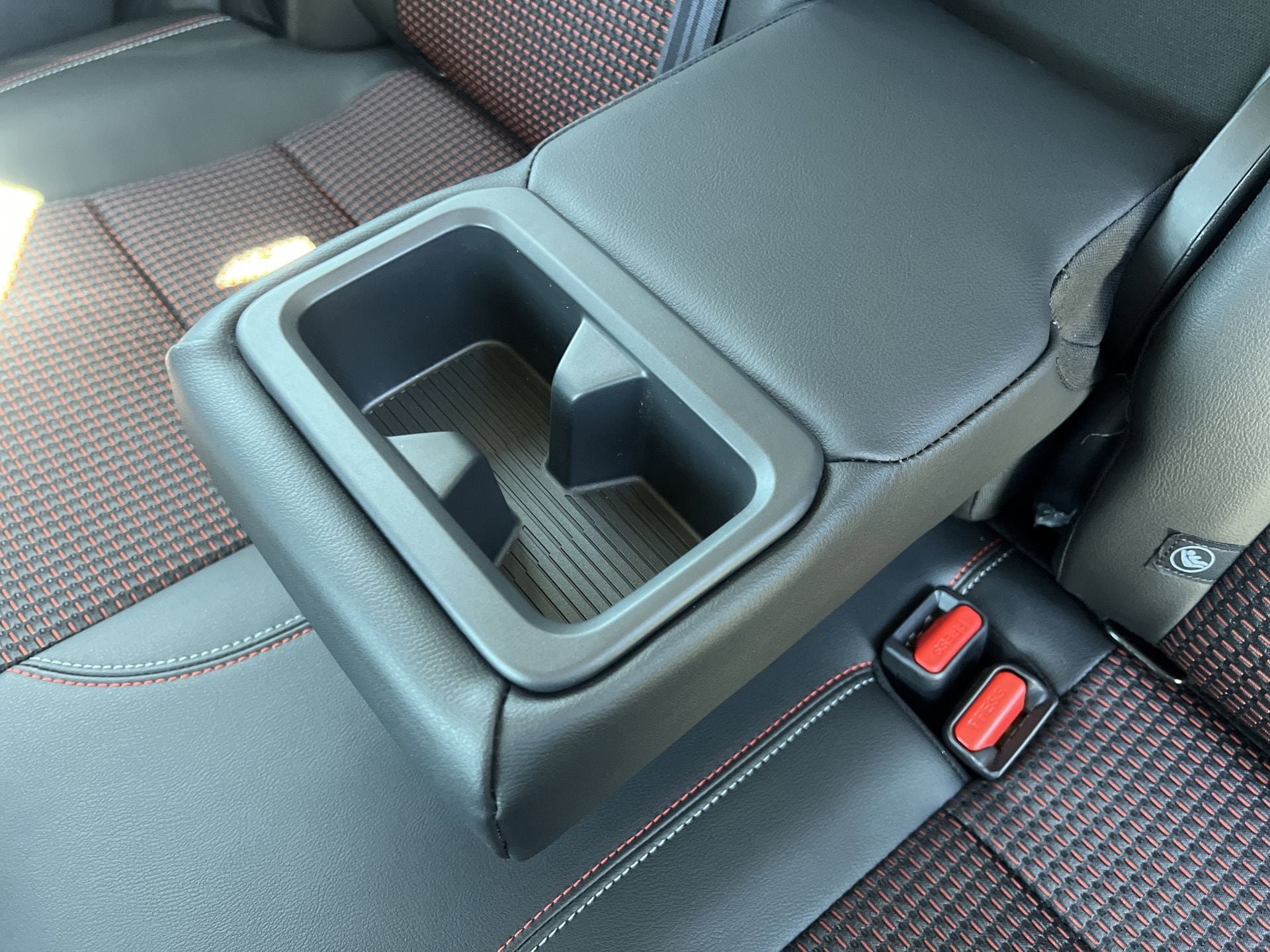 New 2026 Nissan Kicks SR FWD image 17