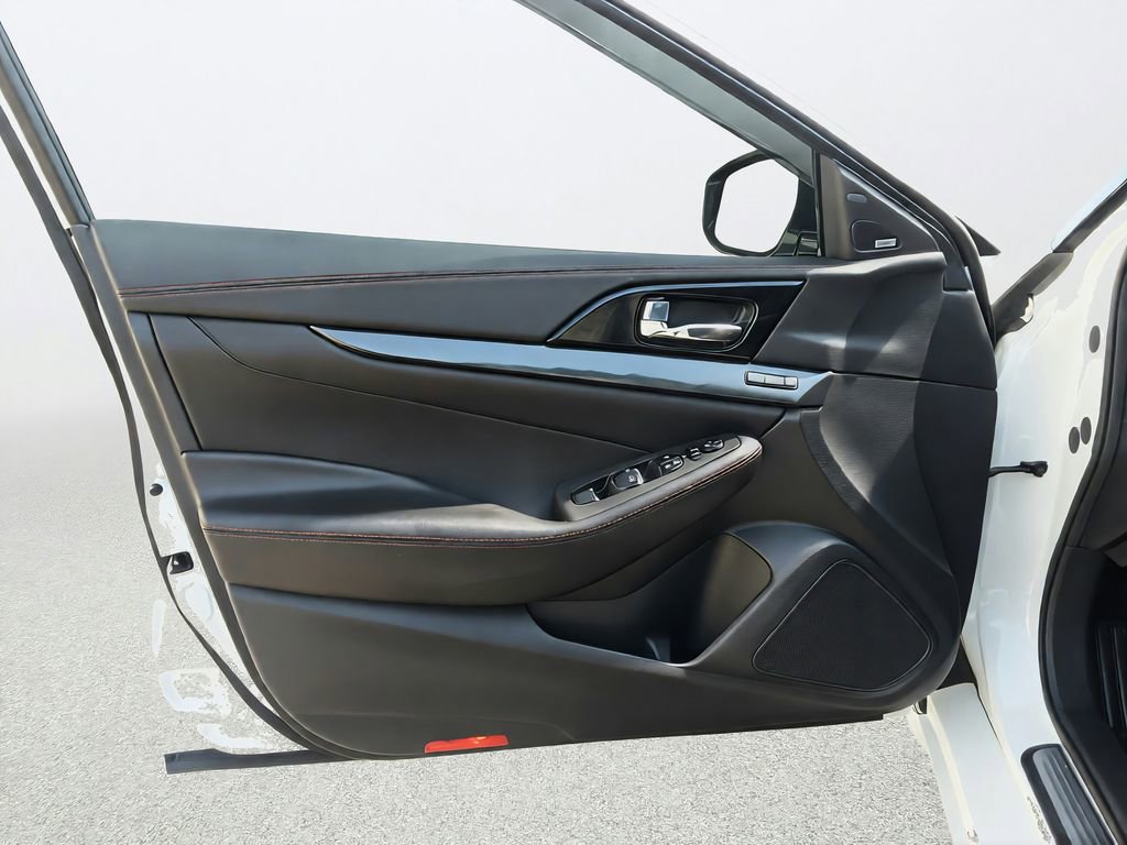 Used 2020 Nissan Maxima SR w/ Sport Mat Group FWD image 17