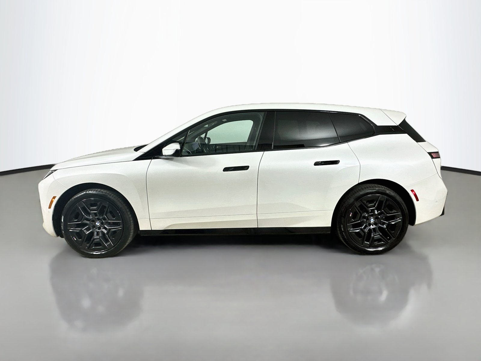 Used 2026 BMW iX xDrive60 w/ M Sport Package AWD/4WD image 8