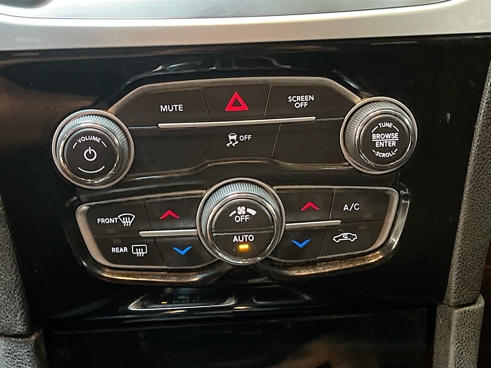 Used 2023 Chrysler 300 Touring RWD image 15