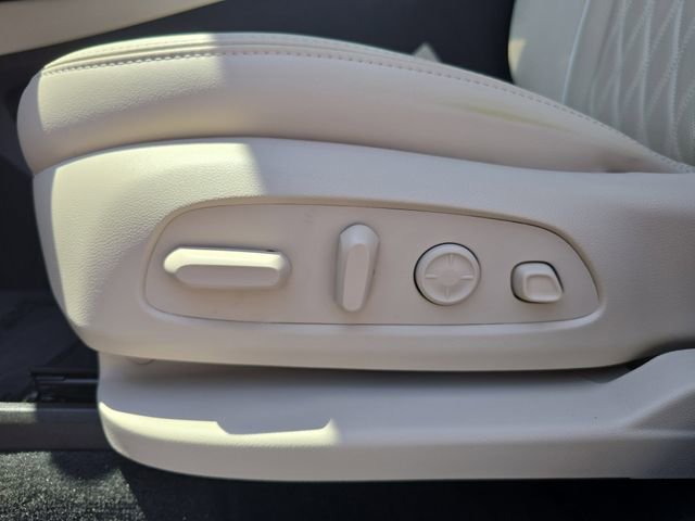 Certified 2023 Buick Enclave Avenir FWD image 19