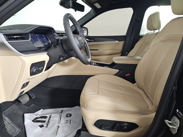 Certified 2024 Jeep Grand Cherokee Limited w/ Luxury Tech Group II image 10