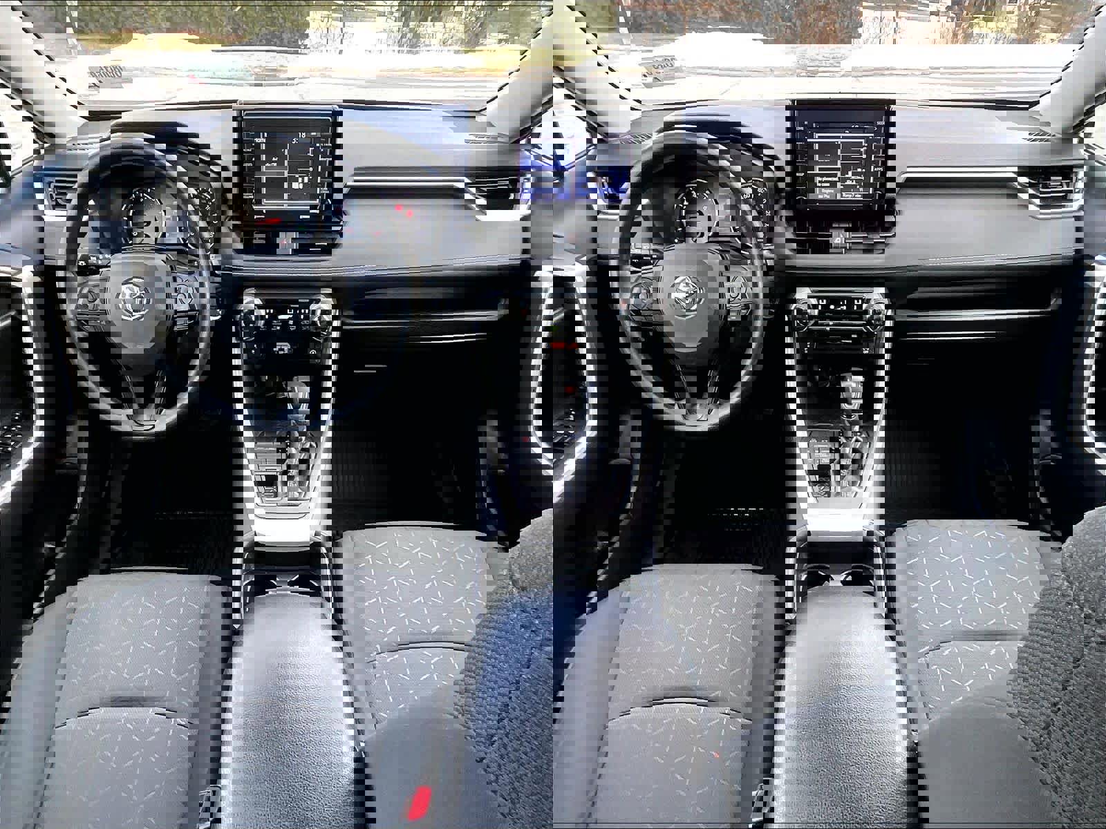 Used 2021 Toyota RAV4 XLE image 21