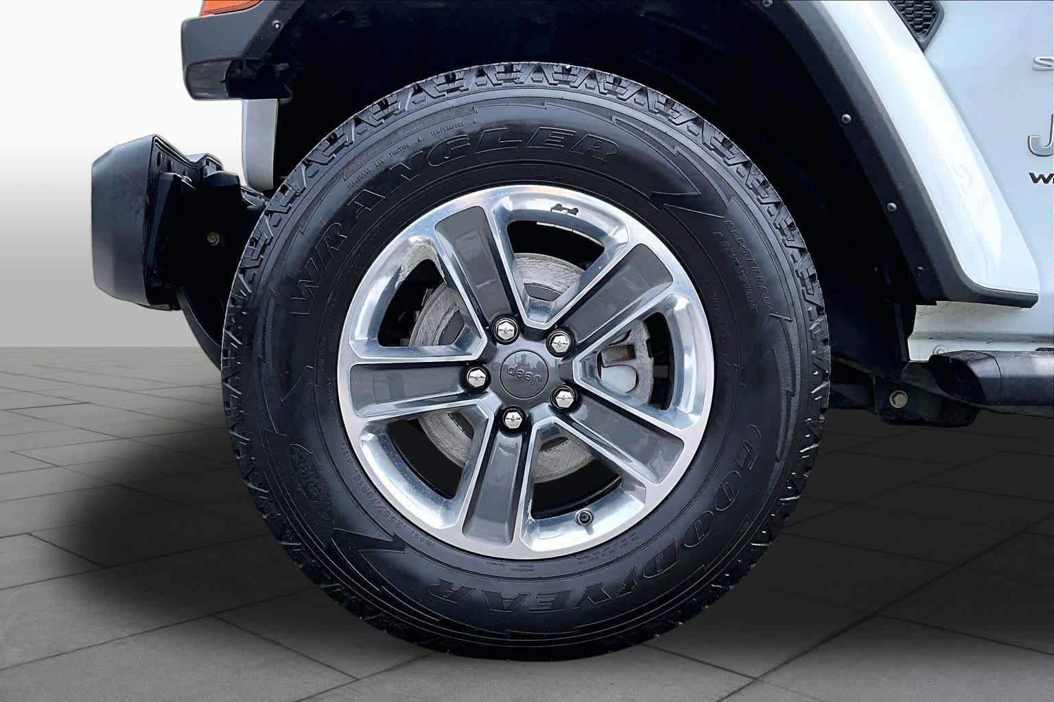 Used 2022 Jeep Wrangler Unlimited Sahara w/ LED Lighting Group AWD/4WD image 10