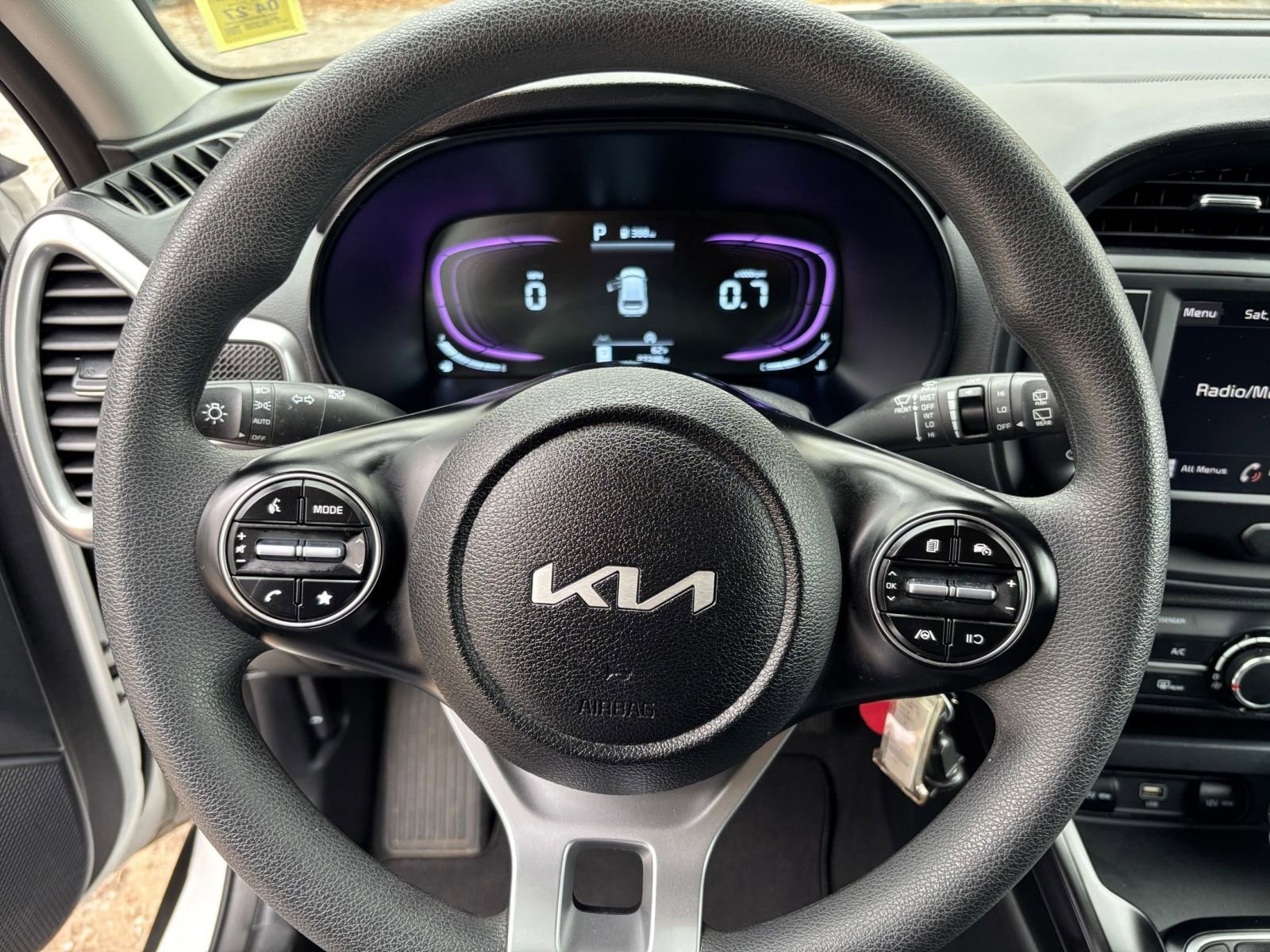 Used 2025 Kia Soul LX w/ LX Technology Package FWD image 29