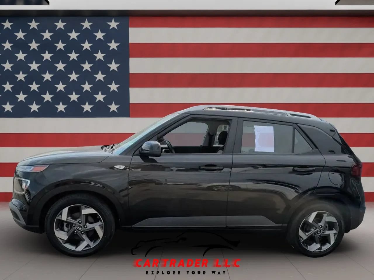 Used 2022 Hyundai Venue SEL FWD image 2