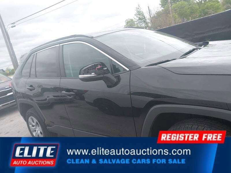 Used 2021 Toyota RAV4 LE AWD/4WD image 26