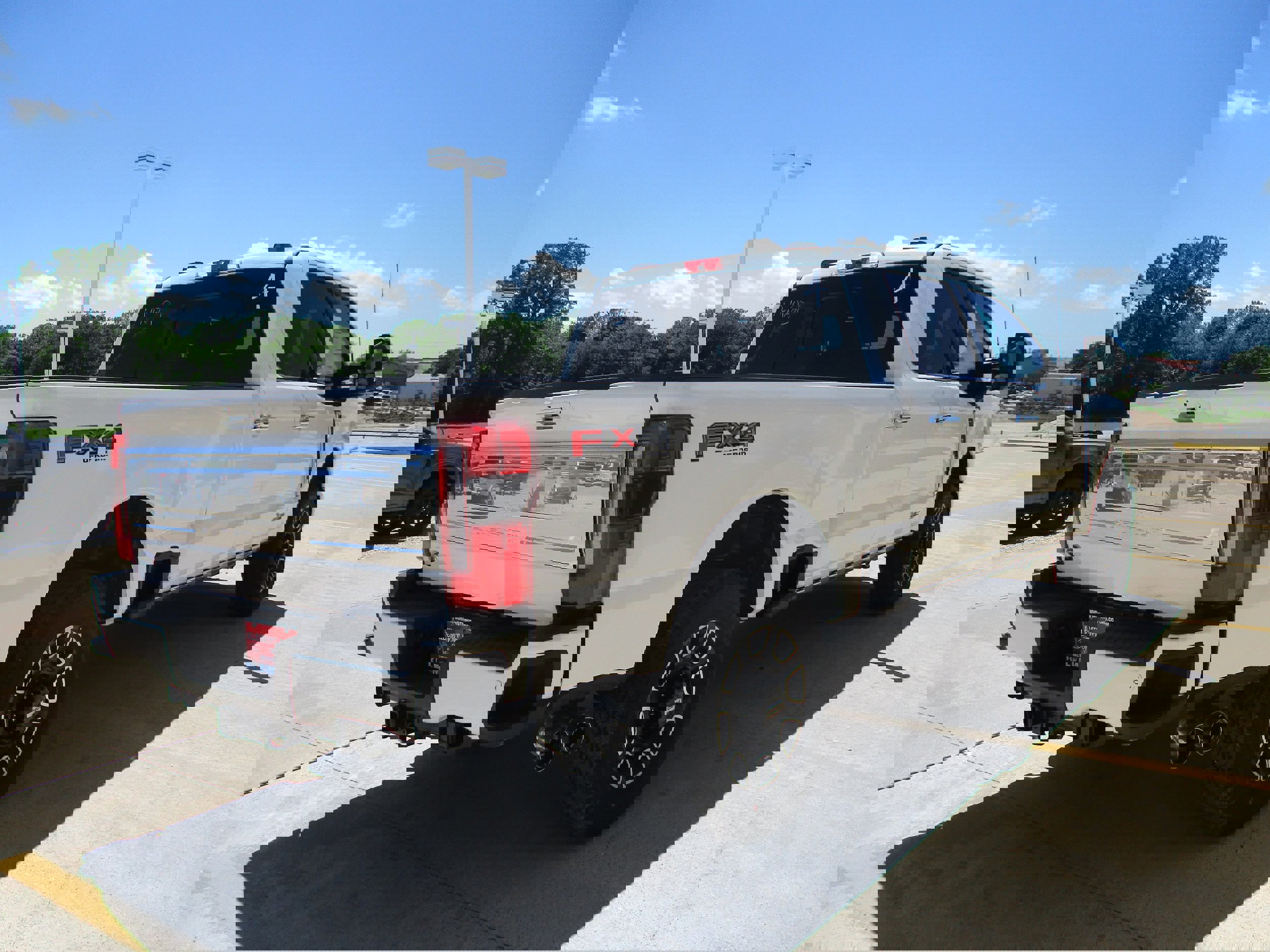 New 2024 Ford F250 Platinum w/ FX4 Off-Road Package image 6