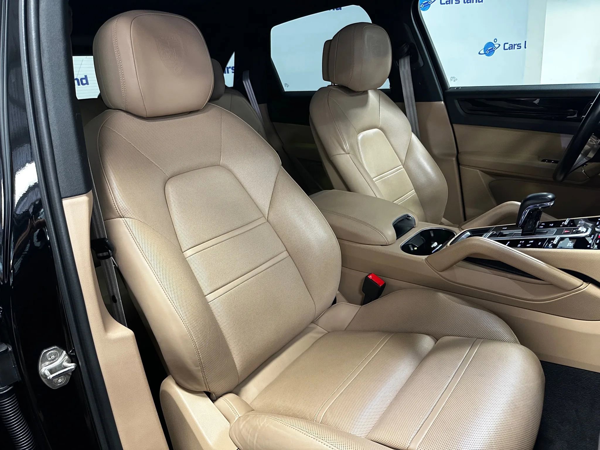 Used 2022 Porsche Cayenne Platinum Edition w/ Premium Package Plus image 27