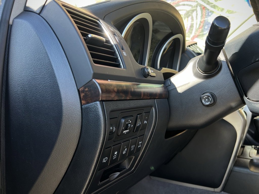 Used 2013 Toyota Land Cruiser image 50