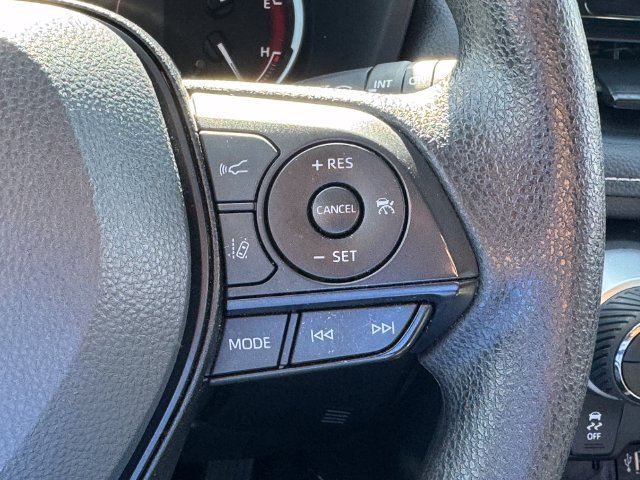 Used 2025 Toyota RAV4 XLE FWD image 19