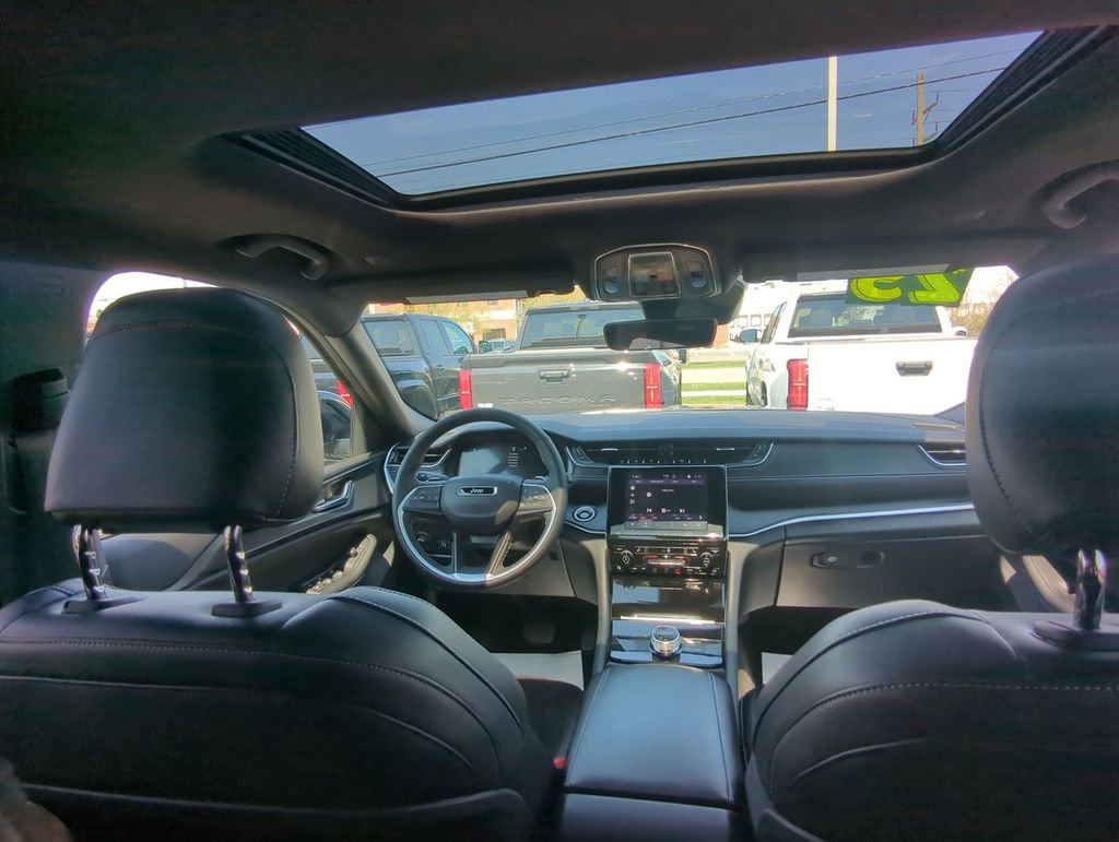 Used 2025 Jeep Grand Cherokee L Laredo AWD/4WD image 11