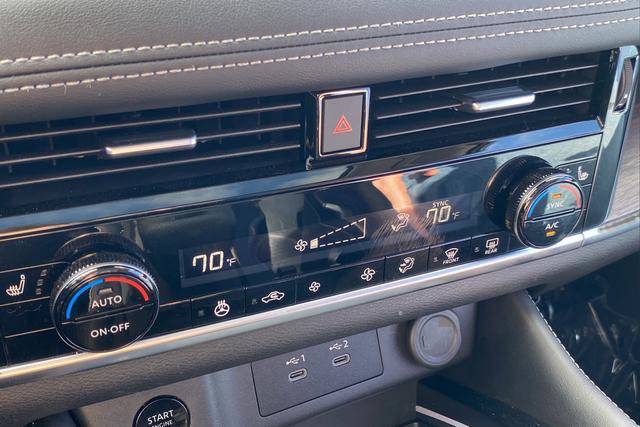 Used 2024 Nissan Rogue Platinum image 18