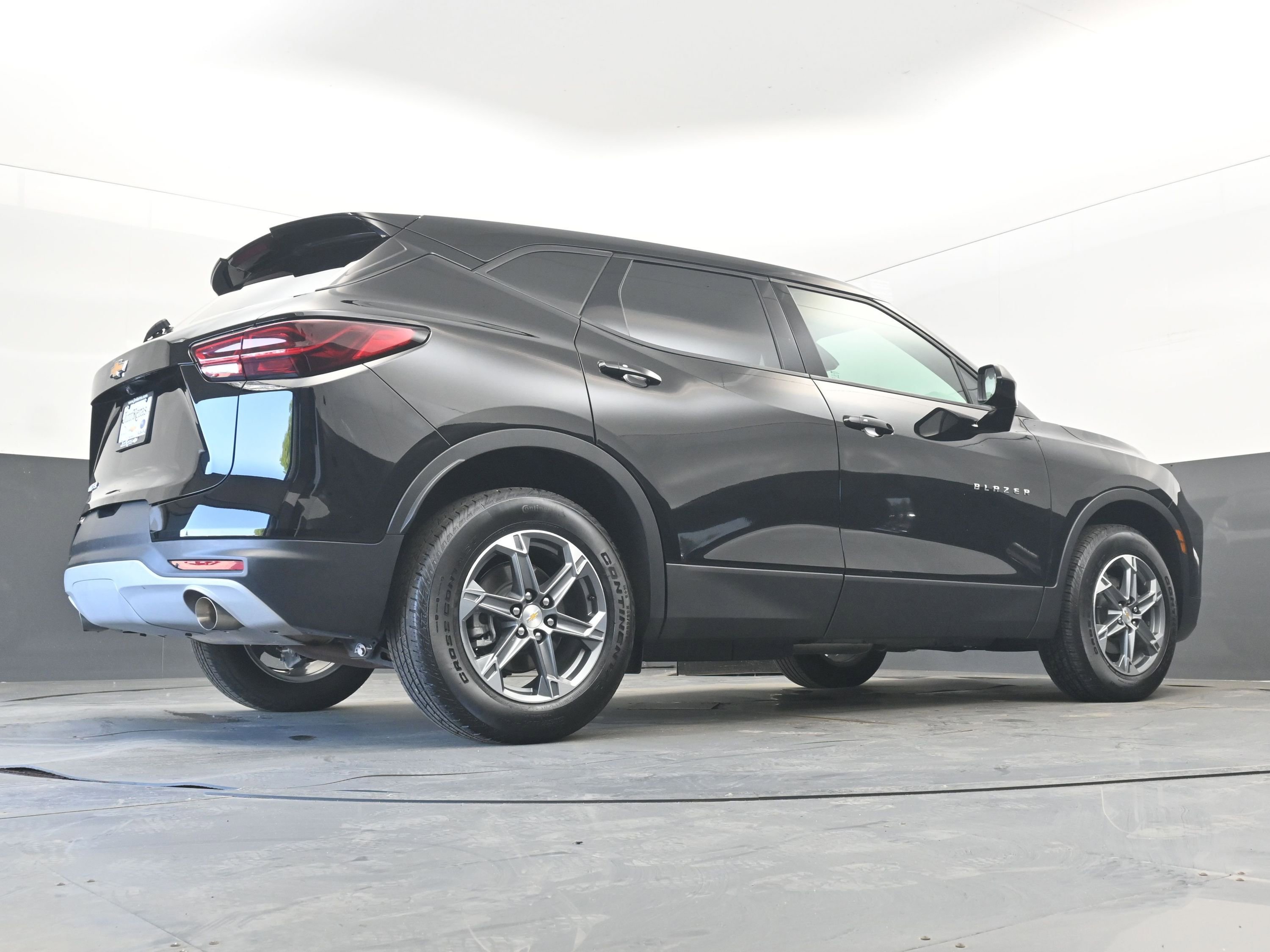 Used 2025 Chevrolet Blazer LT FWD image 32