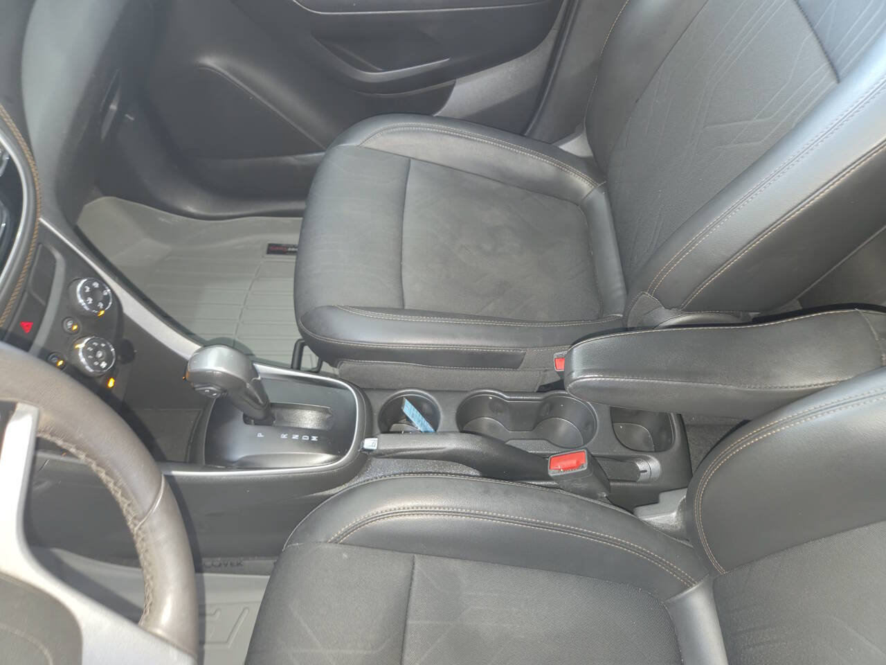 Used 2019 Chevrolet Trax LT w/ LT Convenience Package FWD image 17
