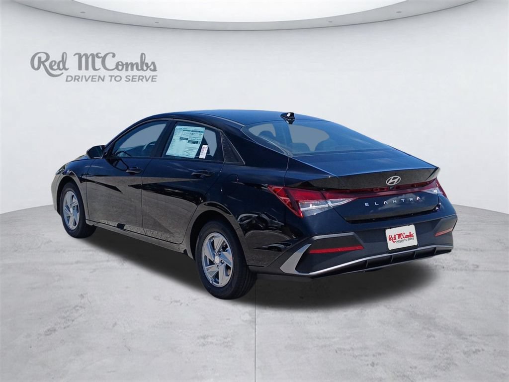 New 2026 Hyundai Elantra SE FWD image 3