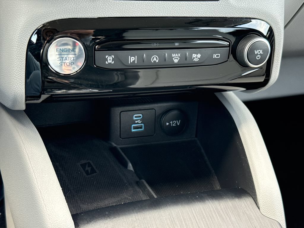 Used 2023 Ford Escape Platinum AWD/4WD image 22