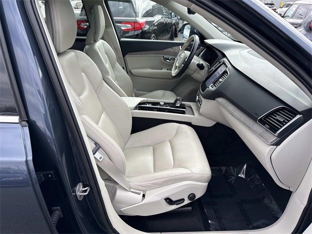 Used 2023 Volvo XC90 B6 Plus image 9