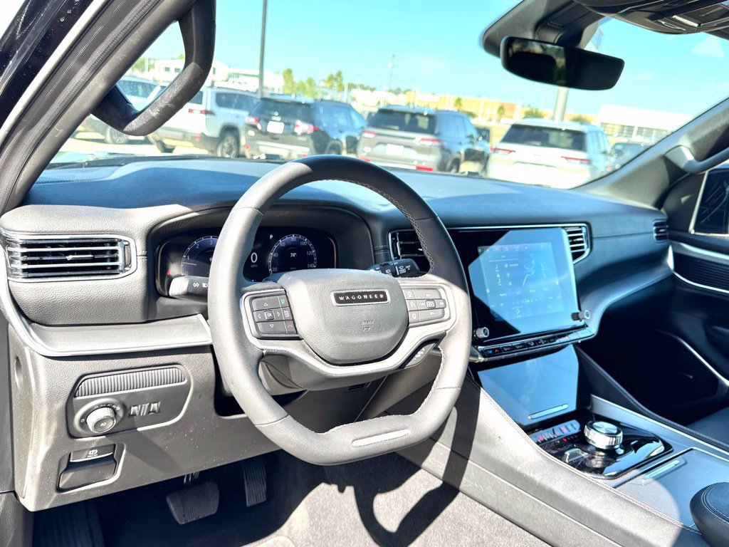 Used 2025 Jeep Wagoneer L Series II w/ 8-pass Seating Package AWD/4WD image 12