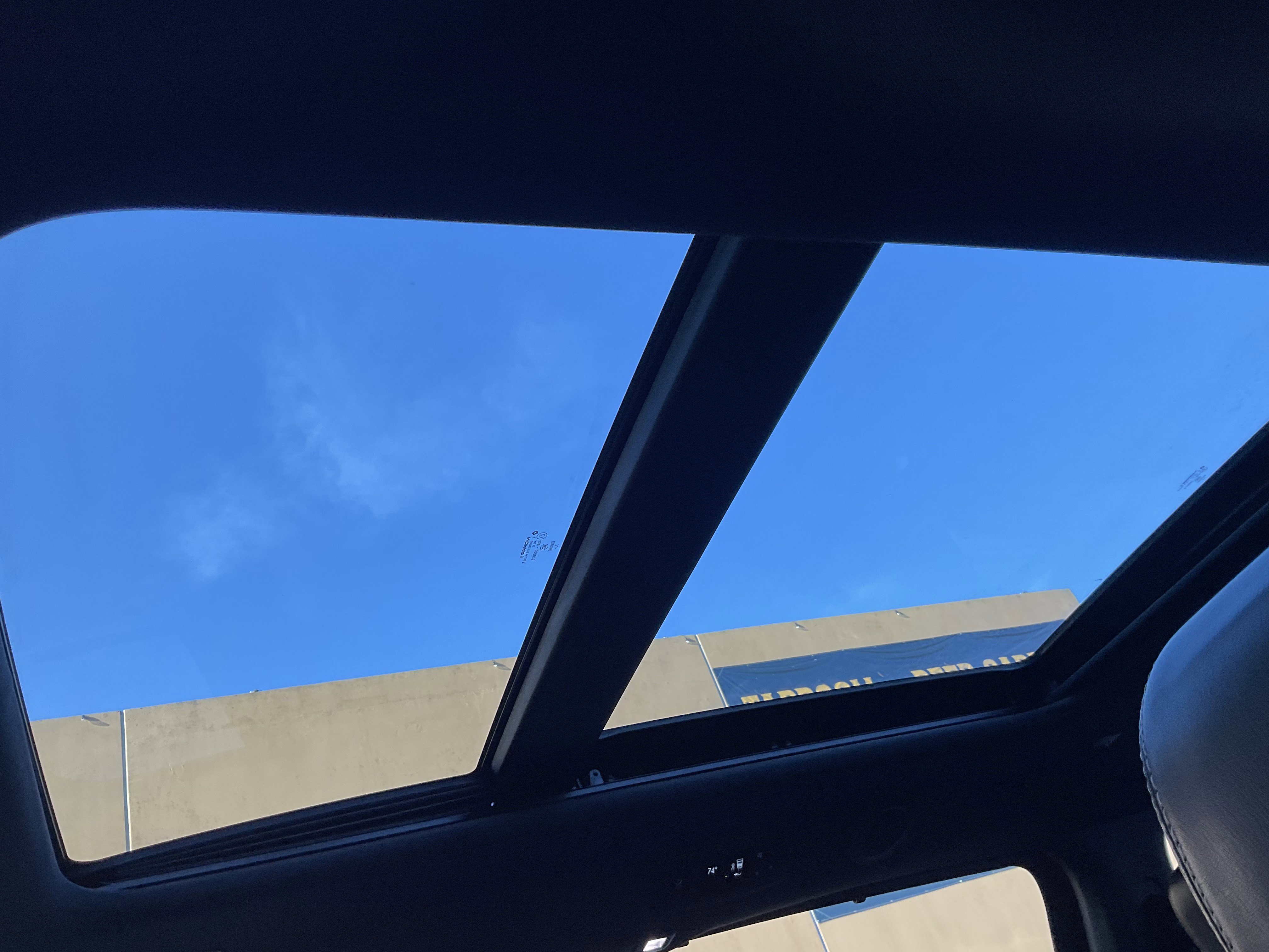 Used 2025 Chrysler Pacifica Limited FWD image 35
