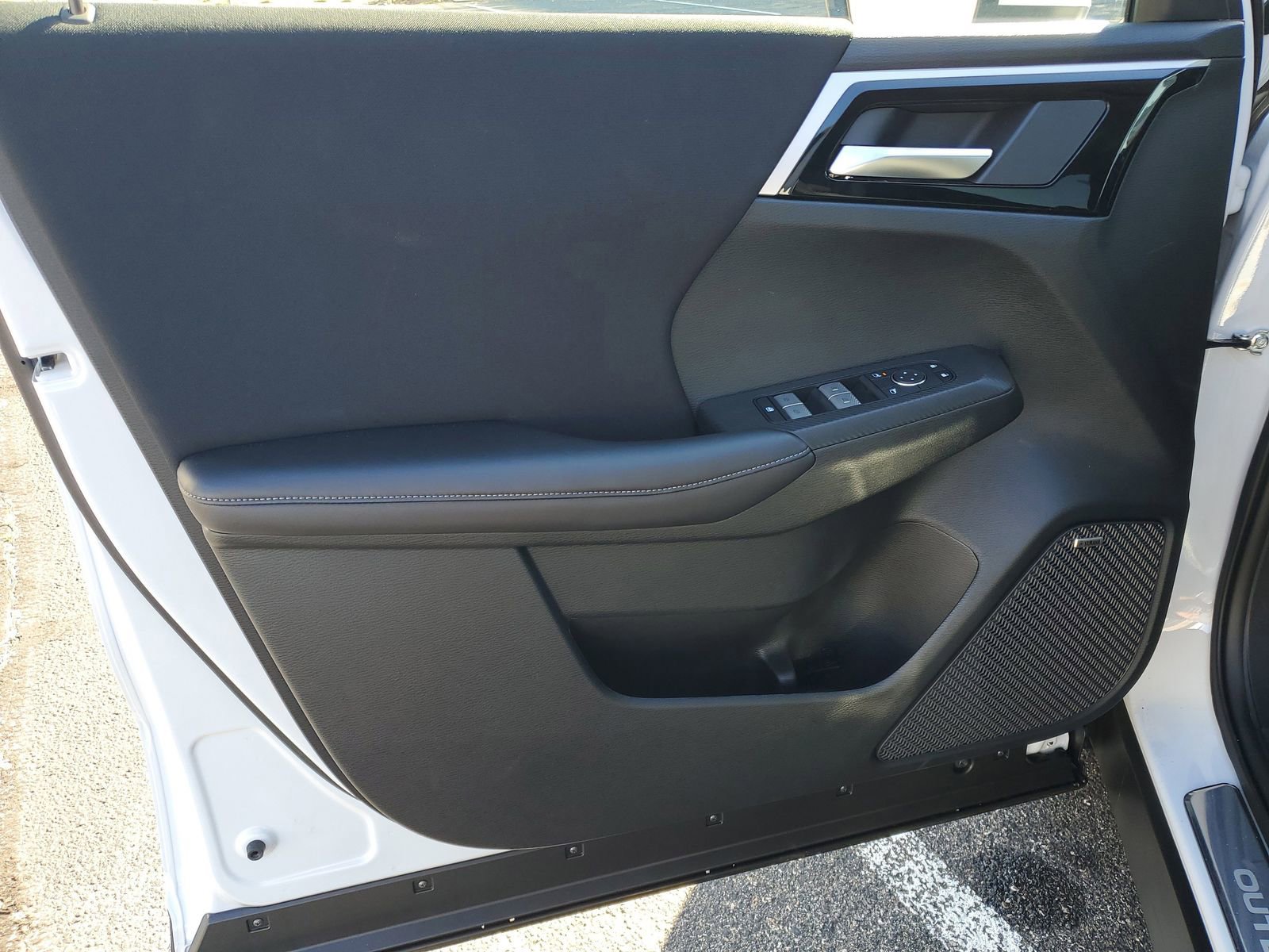 New 2026 Mitsubishi Outlander ES image 8