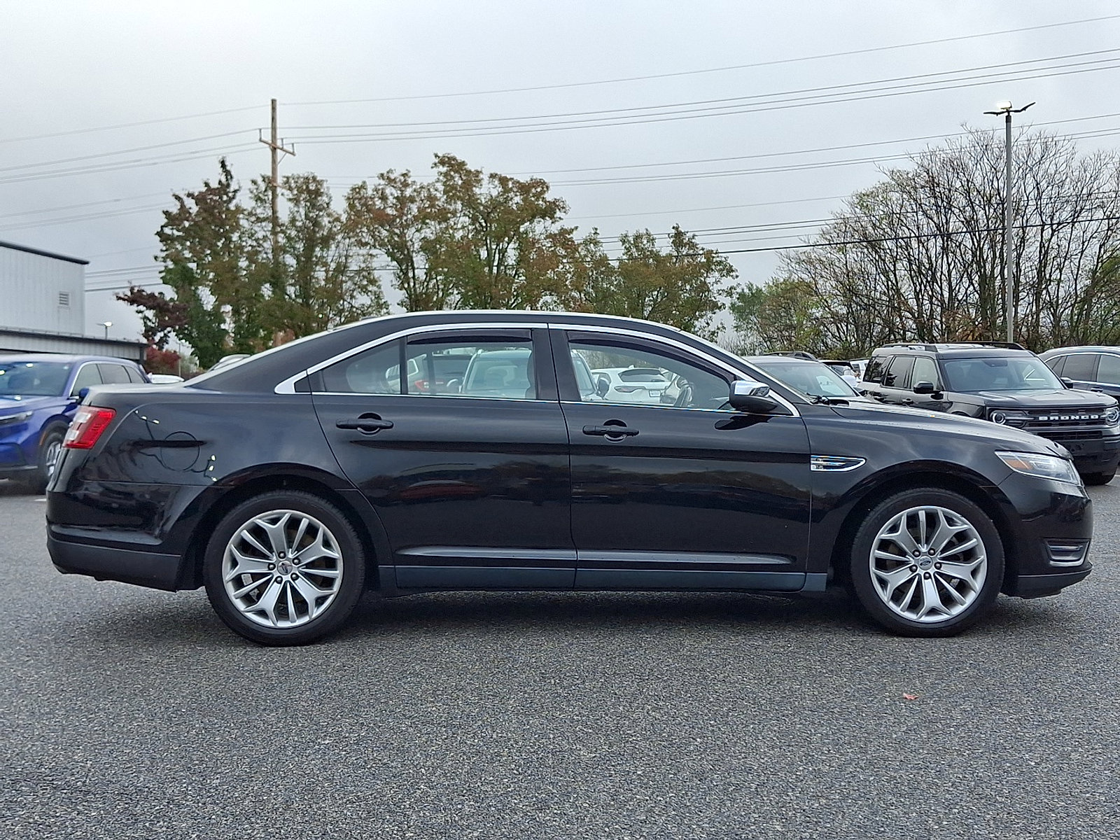 Used 2018 Ford Taurus Limited image 7