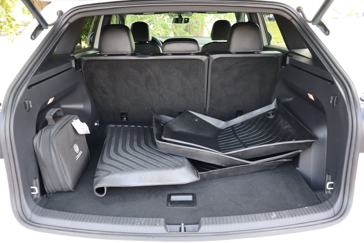 Used 2021 Volkswagen Atlas Cross Sport SE image 14