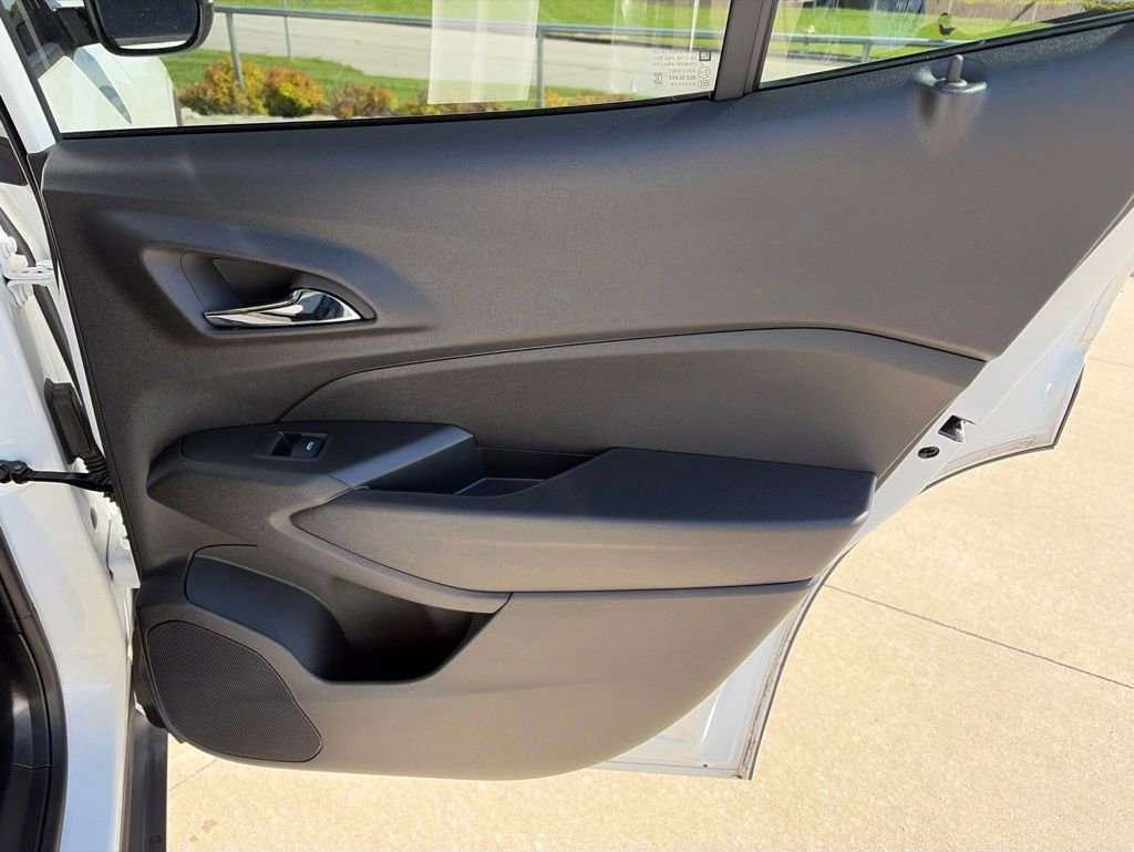 Used 2024 Chevrolet Trax LS w/ LS Convenience Package FWD image 29