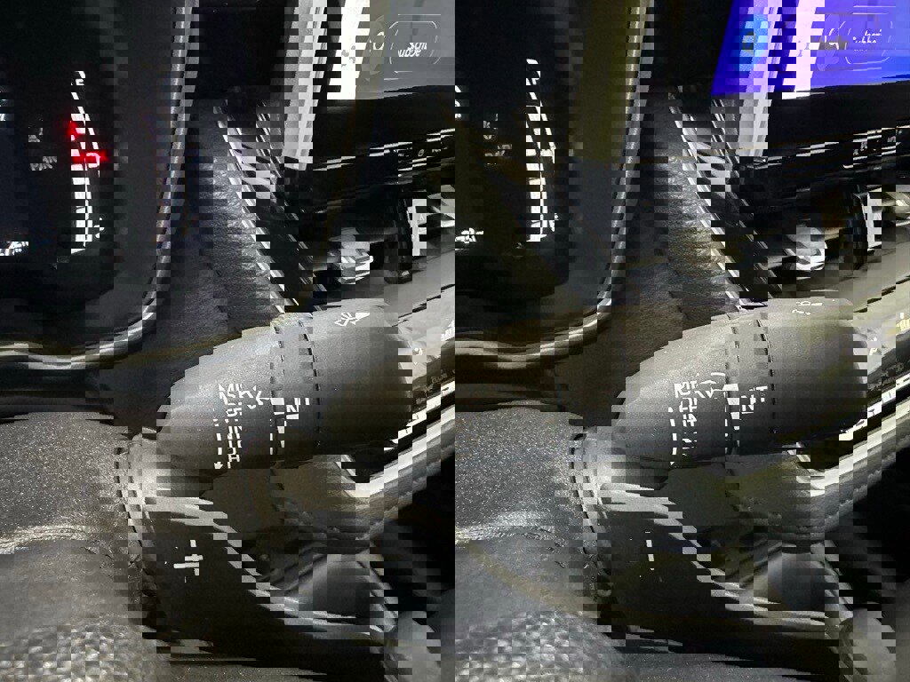 Used 2025 Toyota Corolla XSE image 22